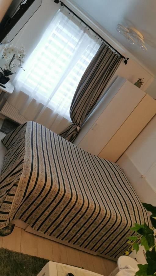 1 Small Studio, Central, Self Check In Sinaia Ngoại thất bức ảnh